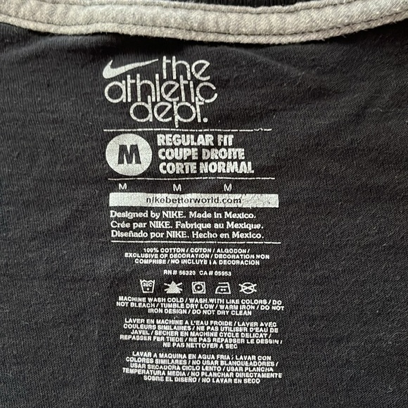 ⚡️Host Pick⚡️Nike Mens Black T-shirt Size Medium - Picture 4 of 4